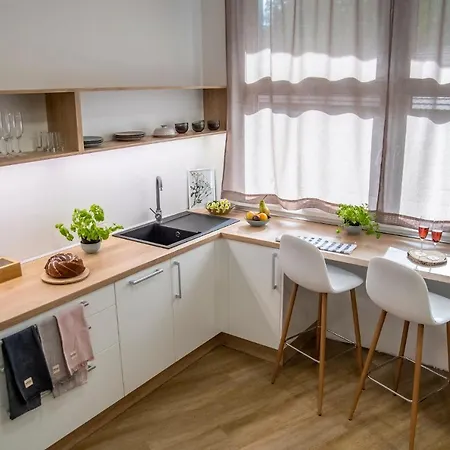 Samoobsluzne Apartmany Evicenstvo Trinec Exterior photo