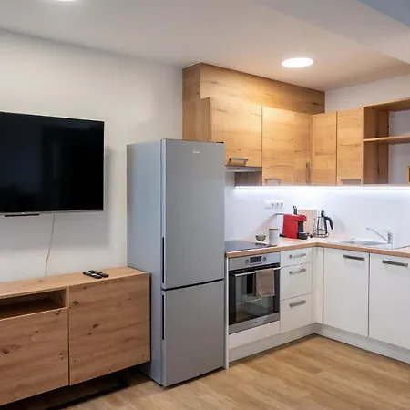 Samoobsluzne Apartmany Evicenstvo Trinec Exterior photo
