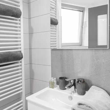 Samoobsluzne Apartmany Evicenstvo Trinec Exterior photo